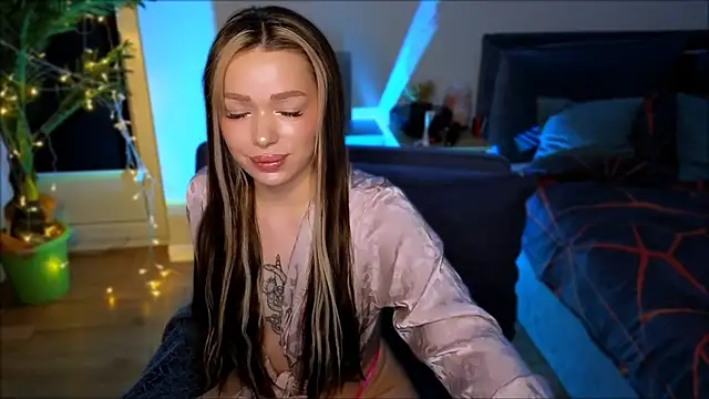 Snapshot of Lily_Yin chatting on 03.08.25 Lily Yin online show from 03.08.25