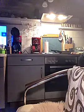 Snapshot of Schnubby1 chatting on 03.18.25 Schnubby1 online show from 03.18.25