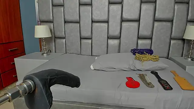 Foxy Assh  online show from 10.22.25