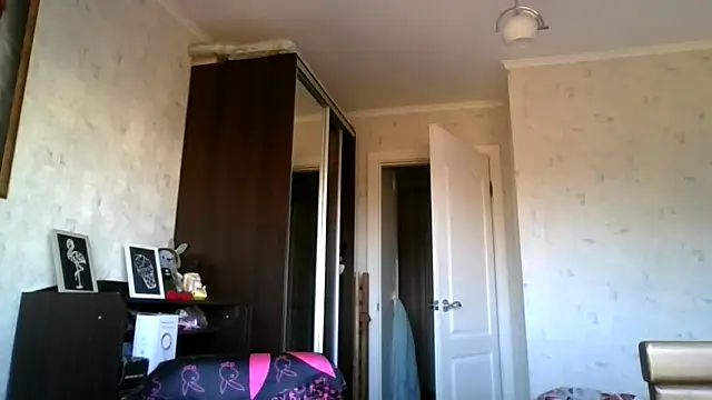 AngelinaLove28 online show from 10.31.25