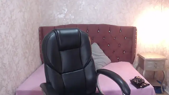 Snapshot of charlottemoonxz chatting on 01.09.25 charlottemoonxz online show from 01.09.25