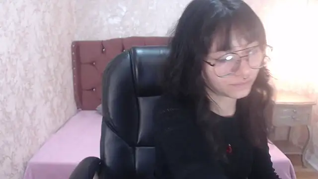 Snapshot of charlottemoonxz chatting on 02.10.25 charlottemoonxz online show from 02.10.25