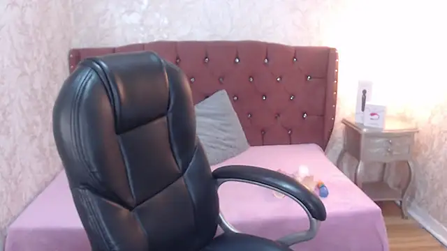 Snapshot of charlottemoonxz chatting on 02.13.25 charlottemoonxz online show from 02.13.25