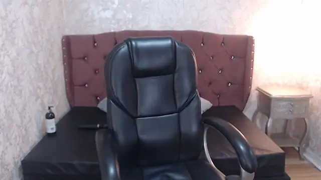 Snapshot of charlottemoonxz chatting on 02.24.25 charlottemoonxz online show from 02.24.25