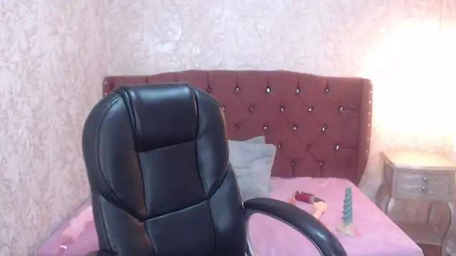 Snapshot of charlottemoonxz chatting on 03.08.25 charlottemoonxz online show from 03.08.25