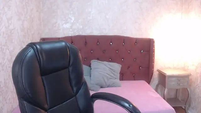 Snapshot of charlottemoonxz chatting on 03.17.25 charlottemoonxz online show from 03.17.25