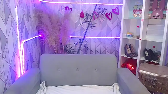 Snapshot of charlottemoonxz chatting on 09.11.25 charlottemoonxz online show from 09.11.25