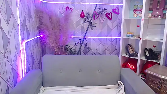 Snapshot of charlottemoonxz chatting on 09.12.25 charlottemoonxz online show from 09.12.25