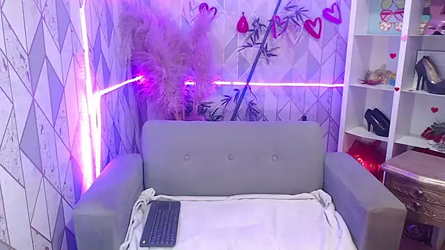 Snapshot of charlottemoonxz chatting on 10.07.25 charlottemoonxz online show from 10.07.25