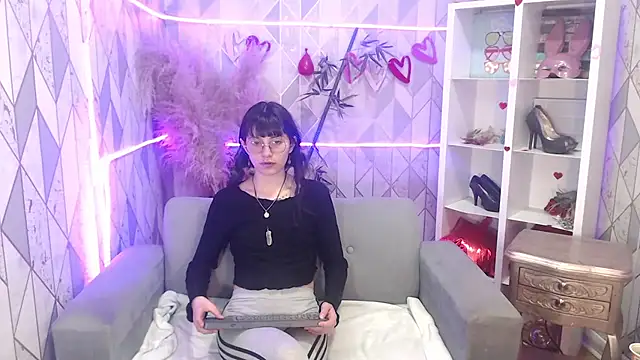 Snapshot of charlottemoonxz chatting on 10.15.25 charlottemoonxz online show from 10.15.25