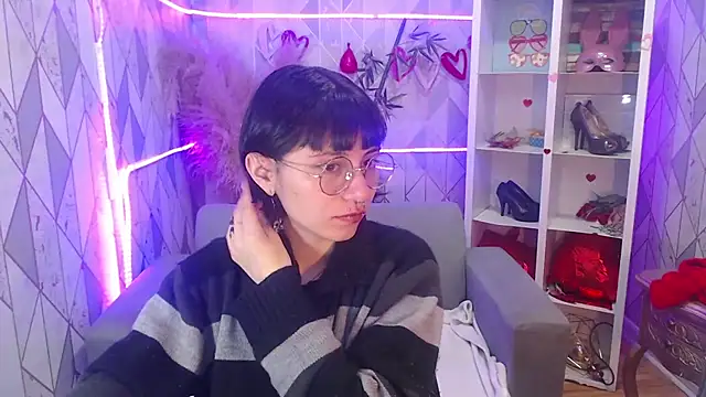 Snapshot of charlottemoonxz chatting on 10.17.25 charlottemoonxz online show from 10.17.25