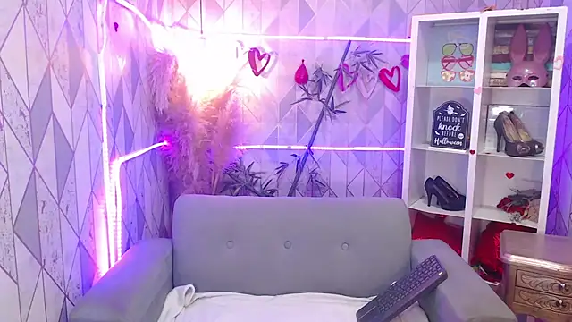 Snapshot of charlottemoonxz chatting on 11.06.25 charlottemoonxz online show from 11.06.25