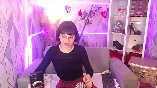 Snapshot of charlottemoonxz chatting on 11.11.25 charlottemoonxz online show from 11.11.25