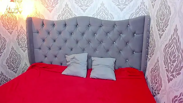 Snapshot of charlottemoonxz chatting on 01.11.26 charlottemoonxz online show from 01.11.26