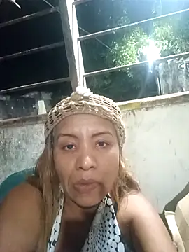 Snapshot of Surreyaa chatting on 12.17.24 Surreyaa online show from 12.17.24