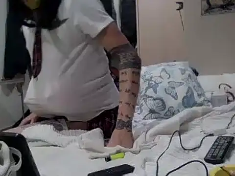 Snapshot of Kamaleonix chatting on 12.22.24 Kamaleonix online show from 12.22.24