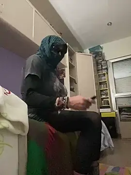 Snapshot of Kamaleonix chatting on 01.31.25 Kamaleonix online show from 01.31.25