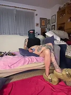 Snapshot of Kamaleonix chatting on 03.23.25 Kamaleonix online show from 03.23.25