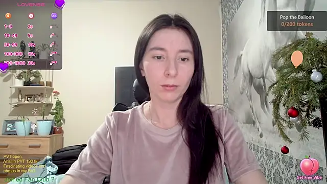 Snapshot of Wowpornoo chatting on 12.25.24 Wowpornoo online show from 12.25.24