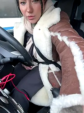 Snapshot of MooonReal chatting on 11.21.25 MooonReal online show from 11.21.25