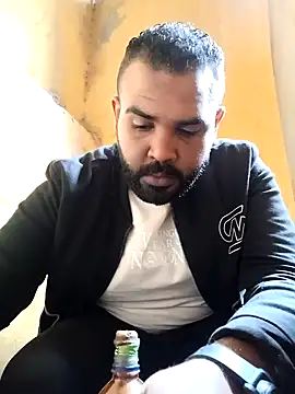 Snapshot of ListedLoin chatting on 01.03.25 ListedLoin online show from 01.03.25