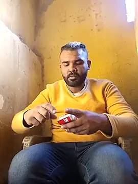 Snapshot of ListedLoin chatting on 01.12.25 ListedLoin online show from 01.12.25