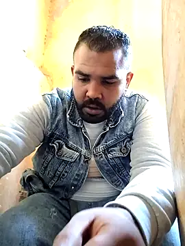 Snapshot of ListedLoin chatting on 01.14.25 ListedLoin online show from 01.14.25