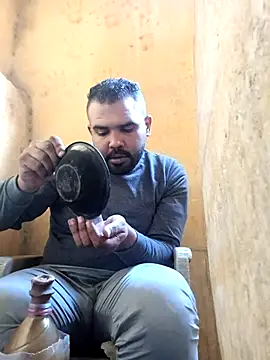 Snapshot of ListedLoin chatting on 01.27.25 ListedLoin online show from 01.27.25