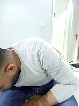 Snapshot of ListedLoin chatting on 03.04.25 ListedLoin online show from 03.04.25