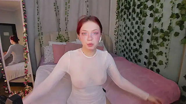 Snapshot of Love_is_Lola chatting on 01.13.26 Love is Lola online show from 01.13.26