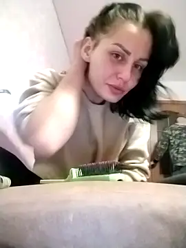 Snapshot of Tracey_Izzy chatting on 10.22.25 Tracey Izzy online show from 10.22.25