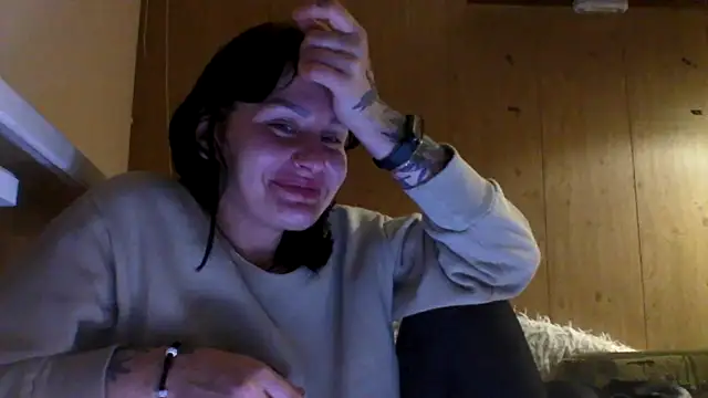 Snapshot of Tracey_Izzy chatting on 11.26.25 Tracey Izzy online show from 11.26.25