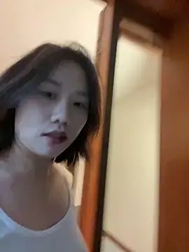 Snapshot of Eliza-E chatting on 03.31.26 Eliza-E online show from 03.31.26