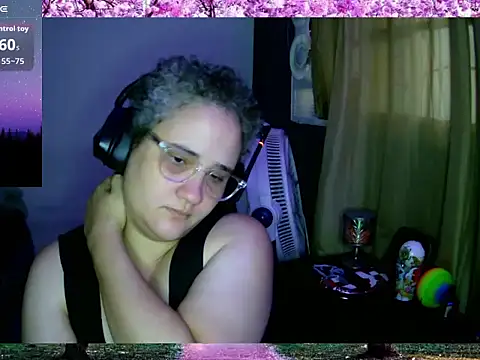 Snapshot of lolalicious_758 chatting on 09.19.25 lolalicious 758 online show from 09.19.25