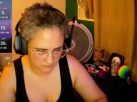 Snapshot of lolalicious_758 chatting on 09.19.25 lolalicious 758 online show from 09.19.25