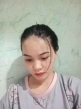 Ngoc-Trinh online show from 10.22.25