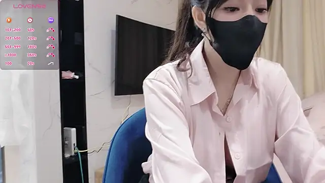 TuyetNhi2k6 online show from 01.17.25