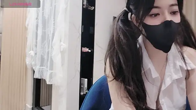 TuyetNhi2k6 online show from 01.17.25