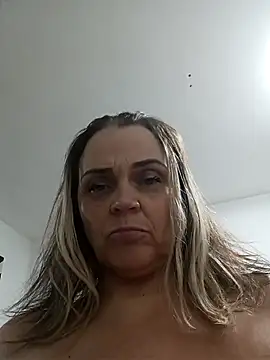 Snapshot of hugebobbs chatting on 12.23.25 hugebobbs online show from 12.23.25