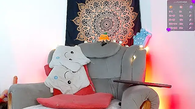 tevenwhiite online show from 02.05.25