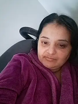 Snapshot of sarahhh1987 chatting on 12.14.25 sarahhh1987 online show from 12.14.25