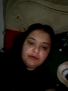 Snapshot of sarahhh1987 chatting on 12.15.25 sarahhh1987 online show from 12.15.25