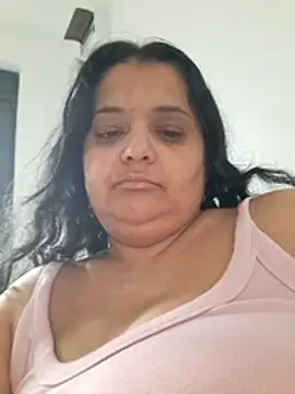 Snapshot of sarahhh1987 chatting on 12.17.25 sarahhh1987 online show from 12.17.25