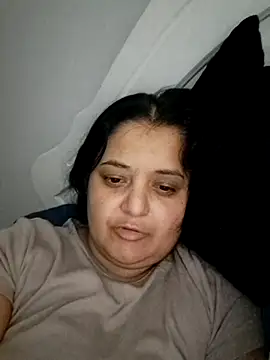 Snapshot of sarahhh1987 chatting on 12.18.25 sarahhh1987 online show from 12.18.25