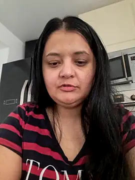 Snapshot of sarahhh1987 chatting on 02.02.26 sarahhh1987 online show from 02.02.26