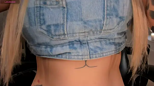 HannaConnor  online show from 11.03.25