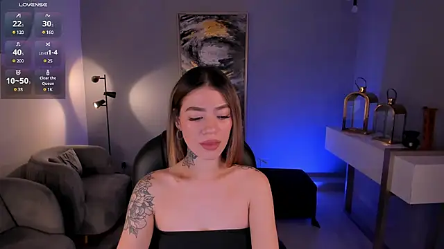 Snapshot of ViolettHansson chatting on 01.27.25 ViolettHansson online show from 01.27.25