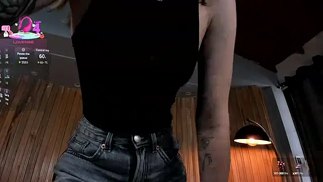 Snapshot of ViolettHansson chatting on 09.16.25 ViolettHansson online show from 09.16.25