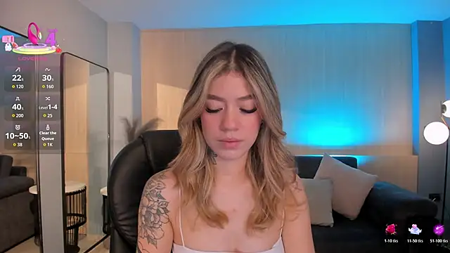 Snapshot of ViolettHansson chatting on 11.08.25 ViolettHansson online show from 11.08.25