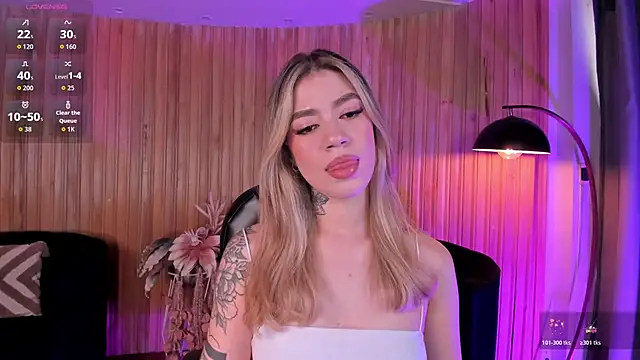 Snapshot of ViolettHansson chatting on 11.13.25 ViolettHansson online show from 11.13.25